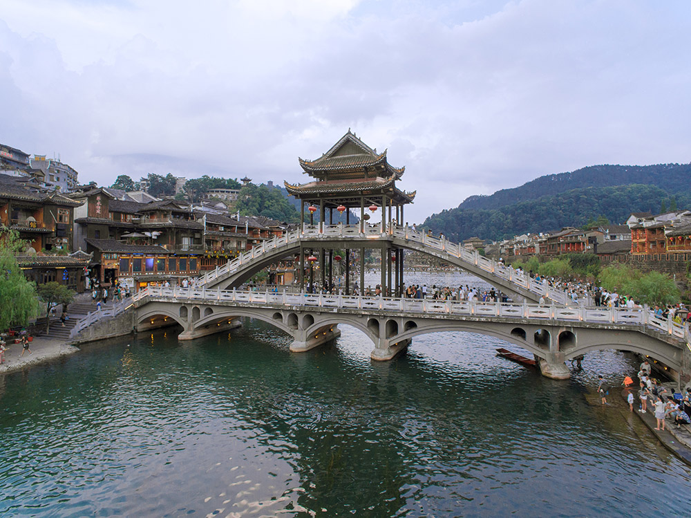 9.鳳凰風(fēng)、雪、雨、霧橋  配圖1.jpg